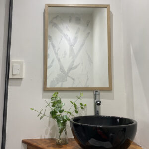 Espejo rectangular con marco de madera 45x60